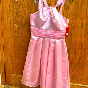 This short pink dress would be great for any occasion.  size medium.